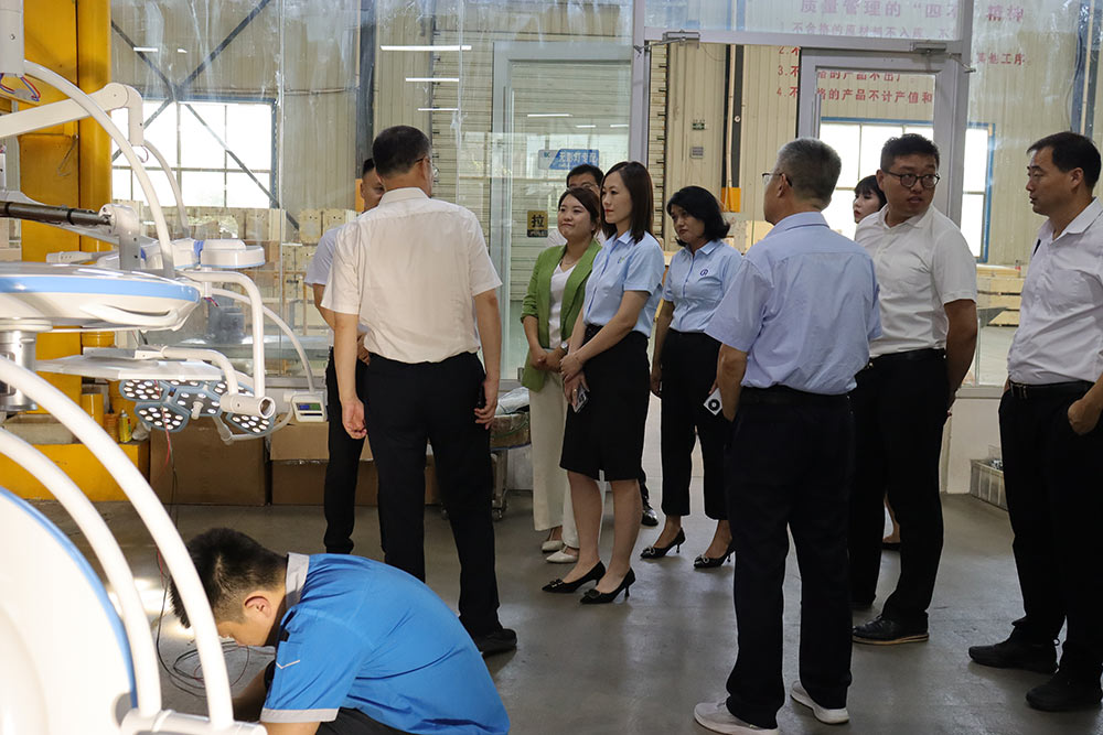 2023年6月27日（周二）上午，崔市长来乐康医疗集团调研(图5)